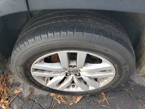 Used 2015 Toyota Highlander LE image 5