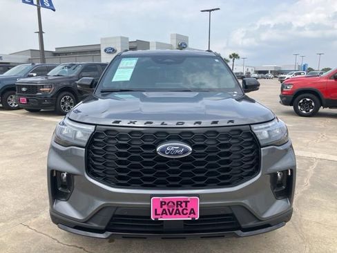 Used 2025 Ford Explorer ST-Line AWD/4WD image 2