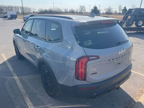 Used 2022 Kia Telluride SX w/ SX Prestige Package image 4