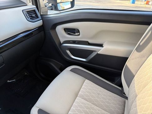Used 2024 Nissan Titan SV w/ SV Convenience Package image 31