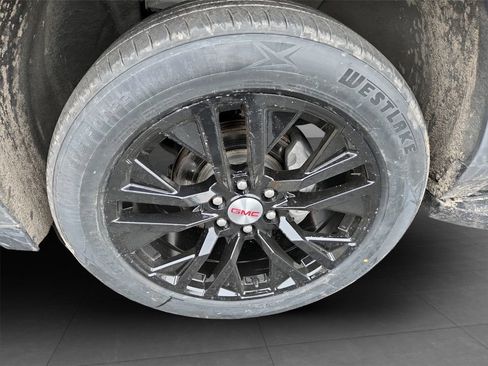 Used 2024 GMC Yukon SLE AWD/4WD image 32