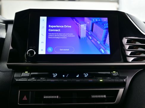 Used 2025 Toyota Camry LE image 18