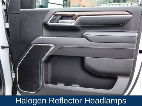 Used 2025 Chevrolet Silverado 2500 LT w/ Convenience Package image 38