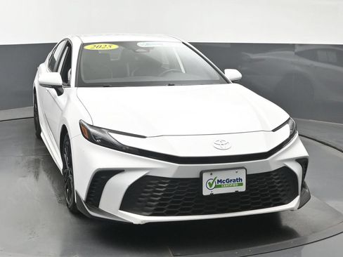 Used 2025 Toyota Camry SE FWD image 5