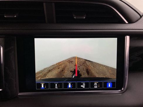 Used 2022 GMC Yukon XL Denali image 24