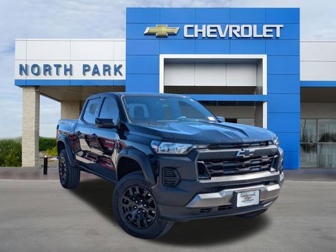Used 2024 Chevrolet Colorado Trail Boss w/ Technology Package image 1