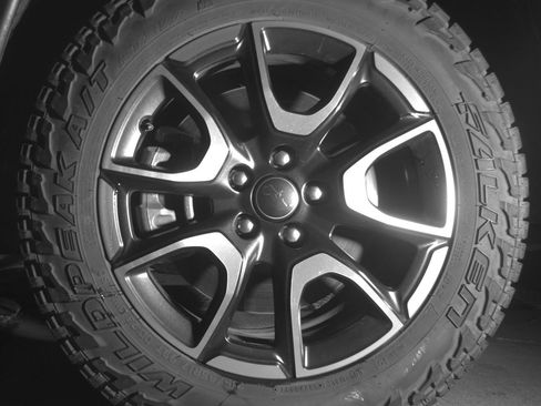 Used 2025 Jeep Compass Trailhawk AWD/4WD image 11