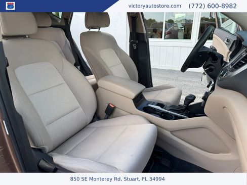 Used 2017 Hyundai Tucson SE w/ SE Popular Package 02 FWD image 12