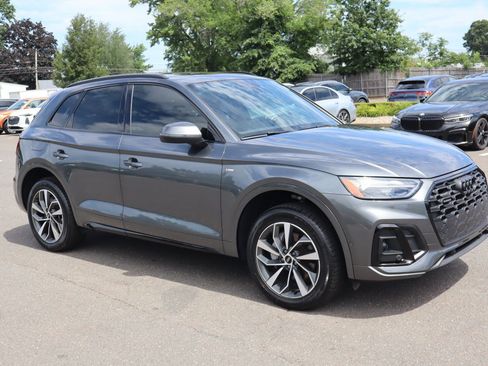 Used 2024 Audi Q5 2.0T Premium w/ Summer of Audi Package AWD/4WD image 3
