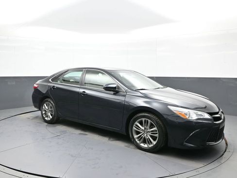 Used 2016 Toyota Camry SE image 4