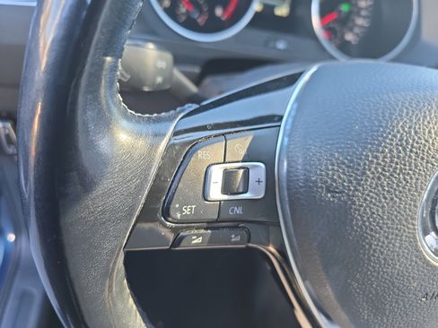 Used 2018 Volkswagen Tiguan SE image 17