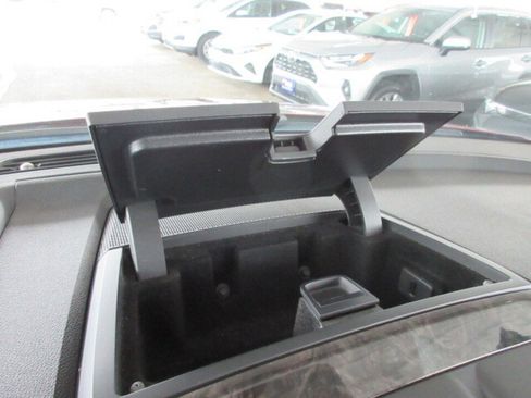 Used 2011 GMC Acadia Denali image 27