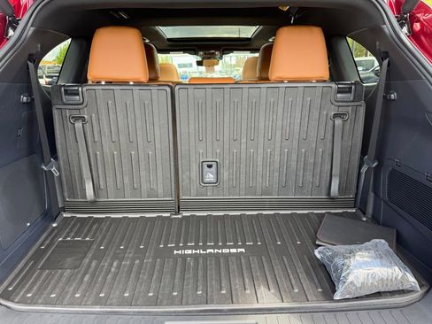 New 2026 Toyota Highlander Platinum image 11