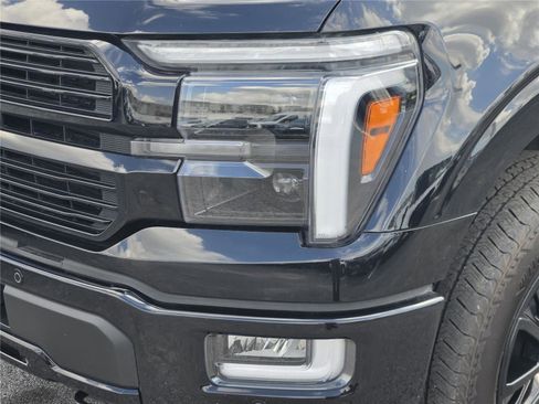 Certified 2025 Ford F150 Platinum w/ FX4 Off-Road Package AWD/4WD image 10