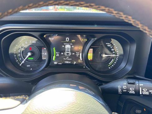 Used 2024 Jeep Wrangler Unlimited Sahara w/ Technology Group image 13