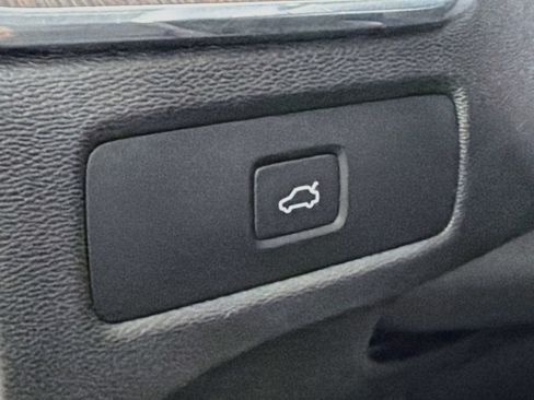 Used 2023 Volvo XC60 B5 Plus w/ Climate Package FWD image 10