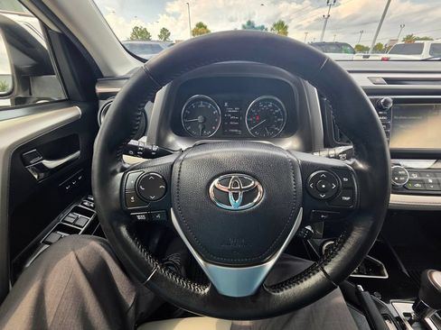 Used 2018 Toyota RAV4 Limited FWD image 19