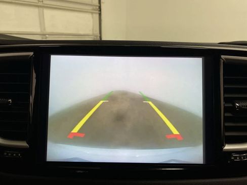 Used 2024 Chrysler Pacifica Touring-L FWD image 25