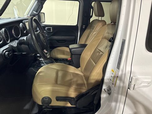 Used 2018 Jeep Wrangler Unlimited Sahara AWD/4WD image 4