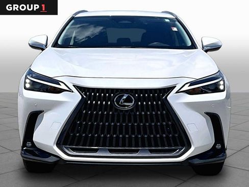 Used 2025 Lexus NX 250 FWD w/ Towing Package (2000 Lbs) image 4