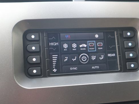 Used 2017 Ford Explorer XLT image 63