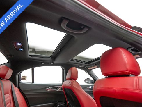 Used 2023 Alfa Romeo Giulia Veloce AWD/4WD image 16
