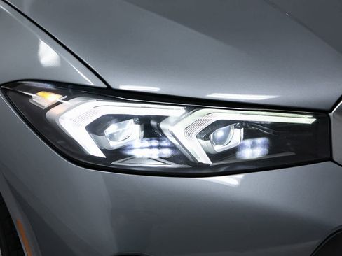 Used 2023 BMW 330i Sedan w/ M Sport Package image 29