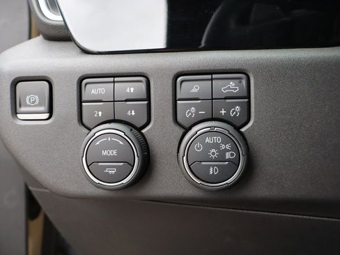 Used 2022 Chevrolet Silverado 1500 LT Trail Boss w/ LT Trail Boss Premium Package image 17