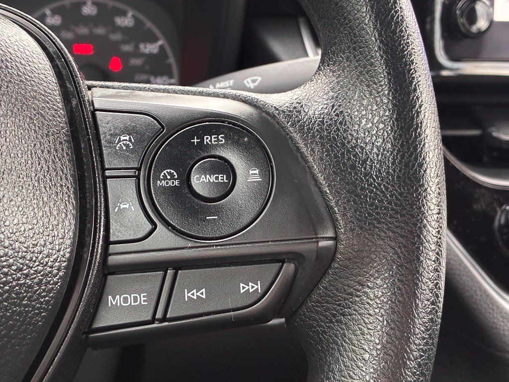 Used 2025 Toyota Corolla Cross AWD Hybrid image 22