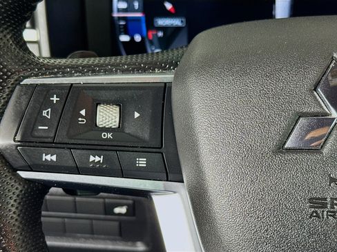 Used 2023 Mitsubishi Outlander SE image 13