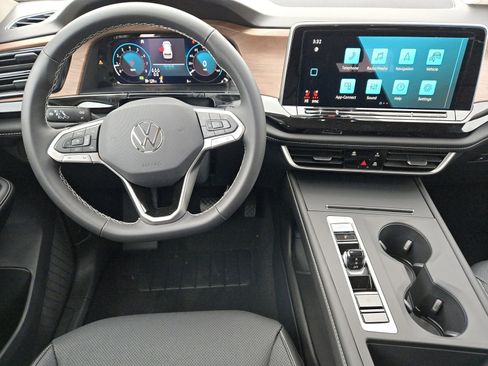 New 2026 Volkswagen Atlas SE image 9