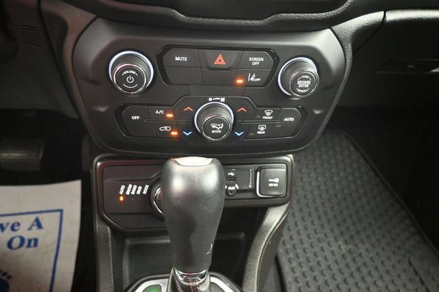 Used 2023 Jeep Renegade Trailhawk AWD/4WD image 16