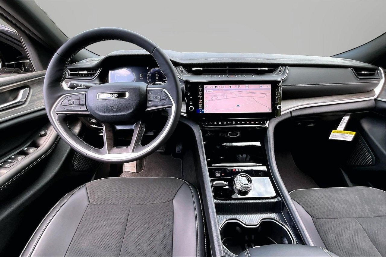New 2027 Jeep Grand Cherokee Altitude AWD/4WD image 9