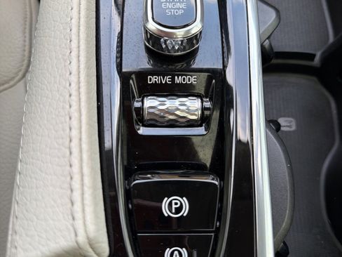 Used 2020 Volvo XC90 T5 Momentum w/ Protection Package Premier image 59