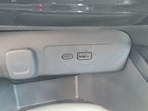 Used 2025 Chevrolet Trax LT FWD image 31