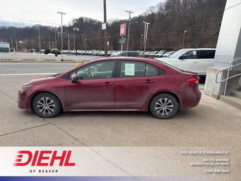 Used 2022 Toyota Corolla LE image 4