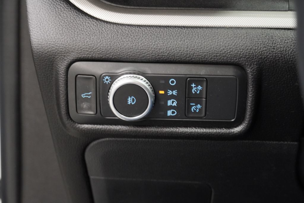 Used 2021 Ford Explorer XLT w/ Equipment Group 202A AWD/4WD image 34