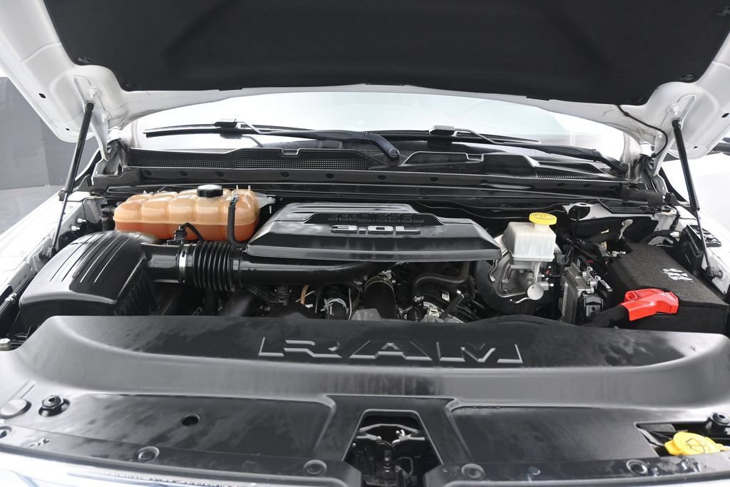 Used 2020 RAM 1500 Laramie RWD image 16