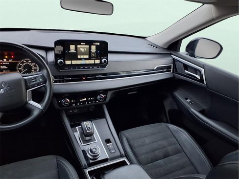 Used 2022 Mitsubishi Outlander SE image 17