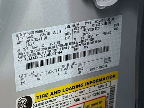 Used 2025 Lincoln Navigator Reserve image 35