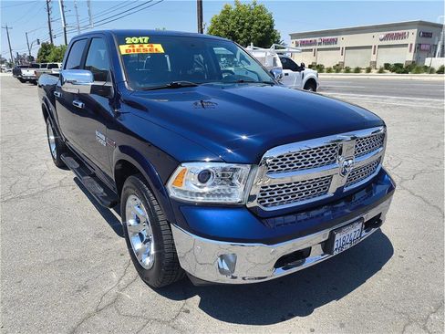 Used 2017 RAM 1500 Laramie w/ Convenience Group AWD/4WD image 3
