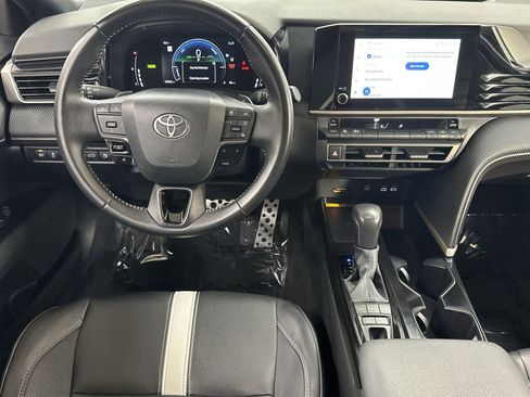 Used 2025 Toyota Camry SE FWD image 35