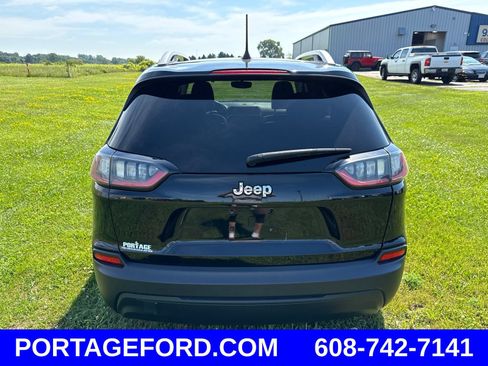 Used 2019 Jeep Cherokee Latitude Plus w/ Comfort/Convenience Group AWD/4WD image 3