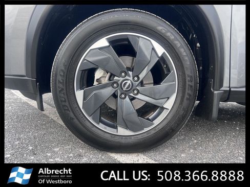 Used 2024 Nissan Rogue SV w/ SV Premium Package image 32