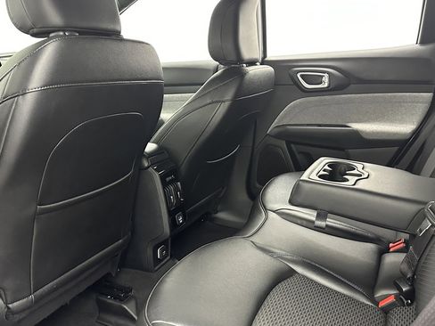 Used 2024 Jeep Compass Latitude w/ Altitude Special Edition image 23