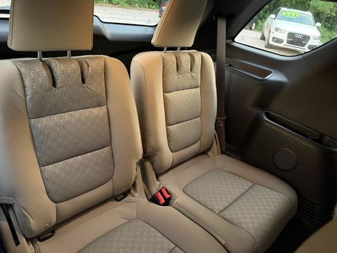 Used 2013 Ford Explorer XLT FWD image 11