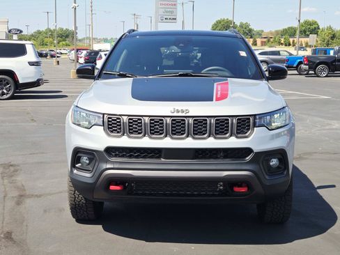 Used 2026 Jeep Compass Trailhawk w/ Sun, Sound & Navigation Group AWD/4WD image 9