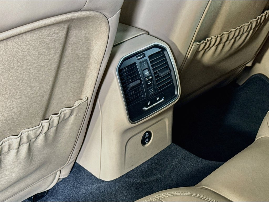 Certified 2023 Porsche Macan AWD/4WD image 20