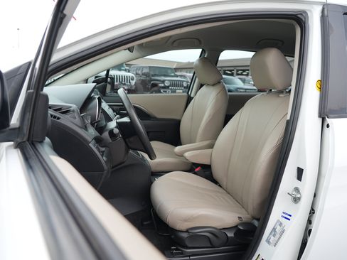 Used 2014 MAZDA MAZDA5 Sport FWD image 12