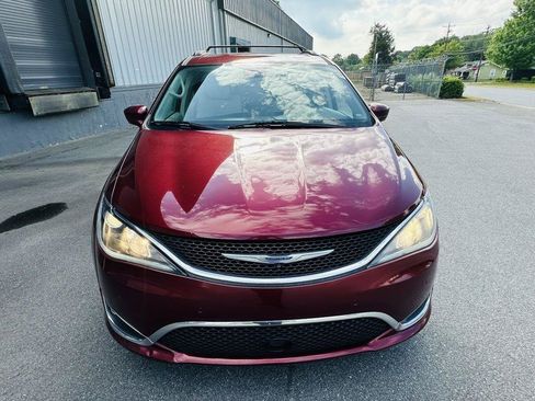 Used 2019 Chrysler Pacifica Touring-L w/ Advanced Safetytec Group FWD image 9